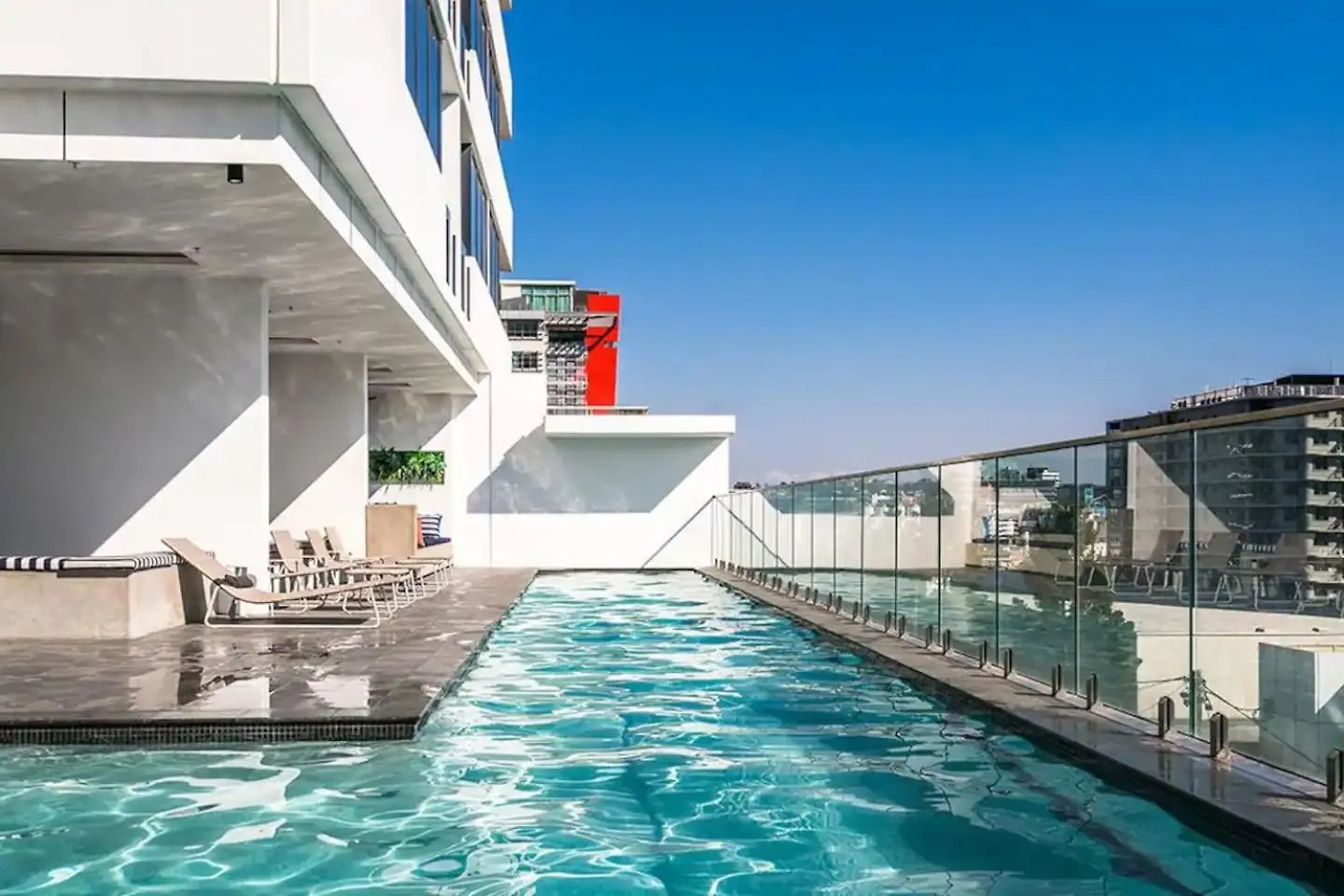 Stunning City Views, King Beds, Gym, Pool, Parking Brisbane 0*,