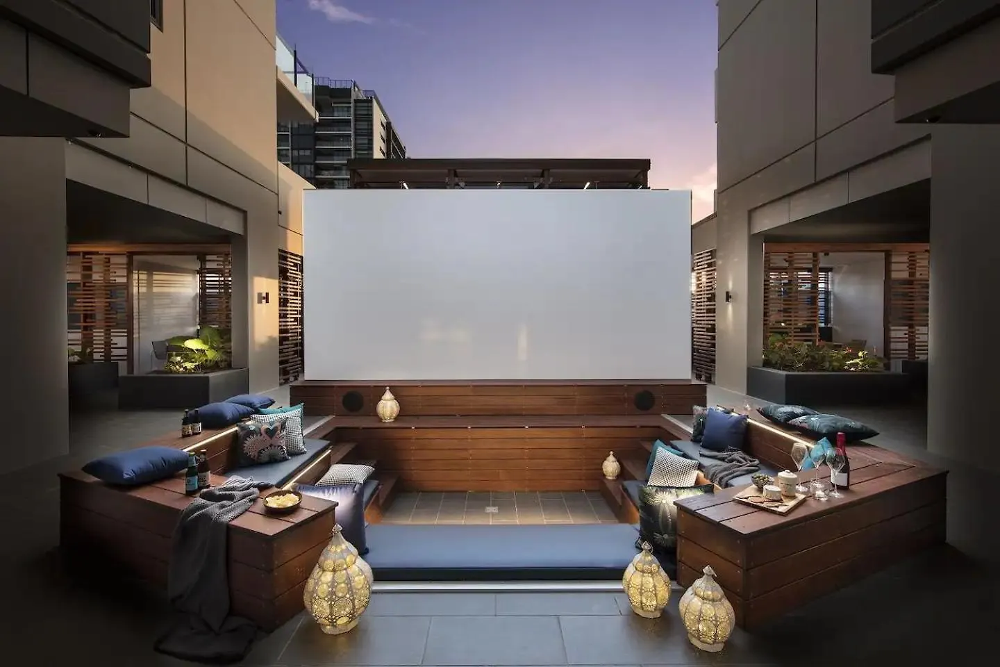 Stunning City Views, King Beds, Gym, Pool, Parking Brisbane