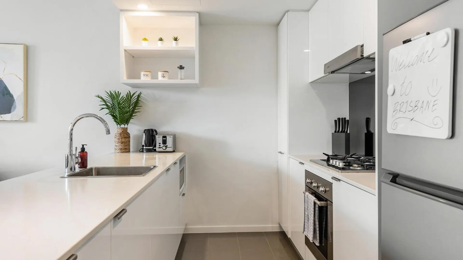 Stunning City Views, King Beds, Gym, Pool, Parking Brisbane