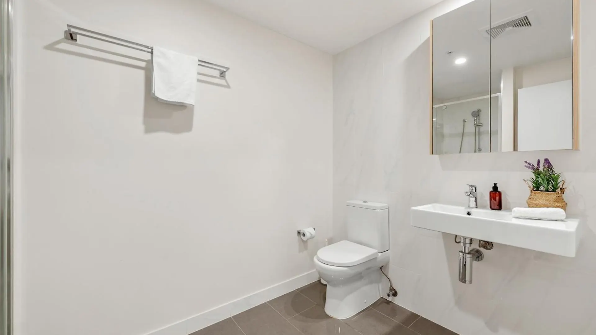 Stunning City Views, King Beds, Gym, Pool, Parking Brisbane 0*,