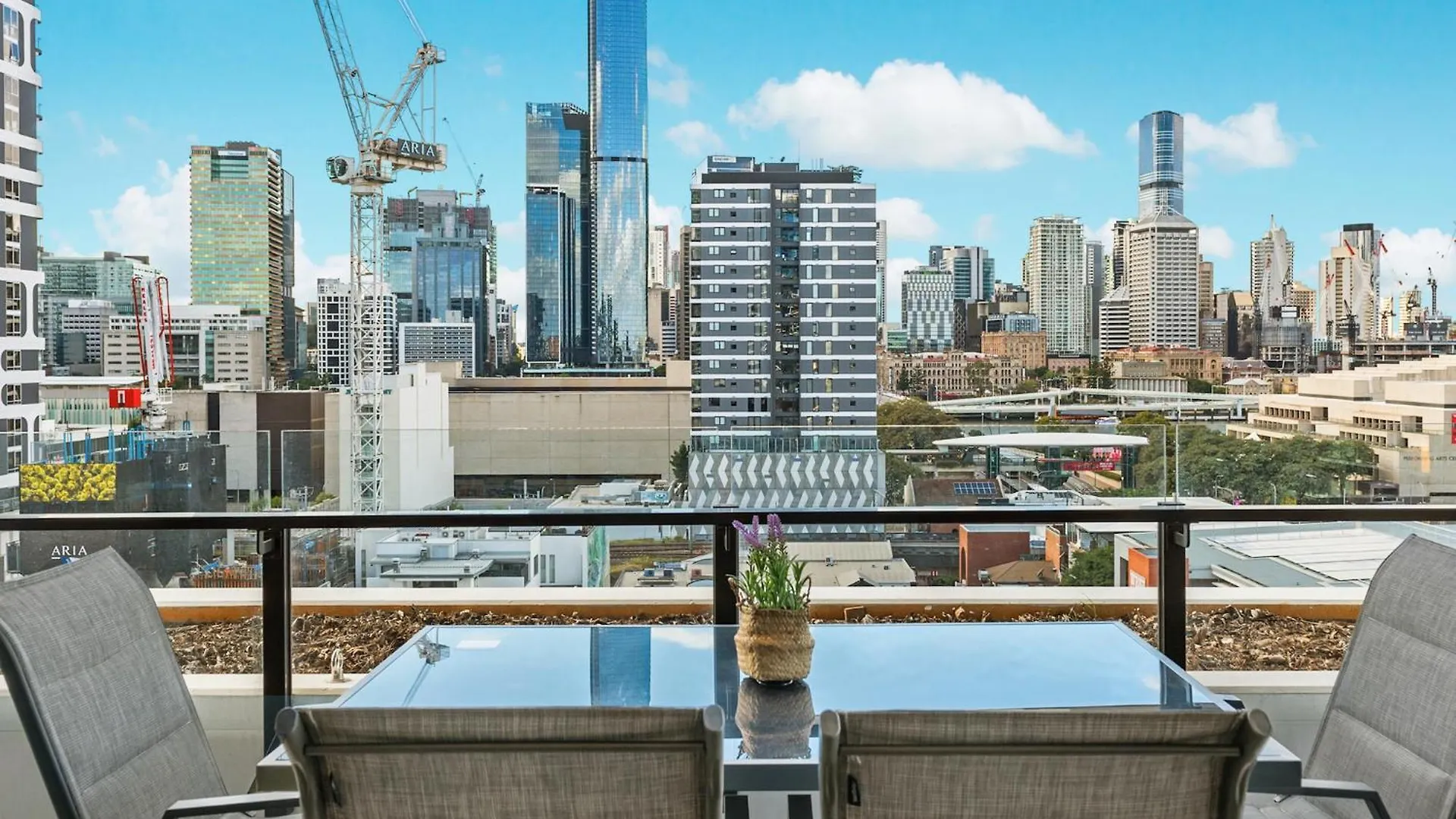 Apartment Stunning City Views, King Beds, Gym, Pool, Parking Brisbane